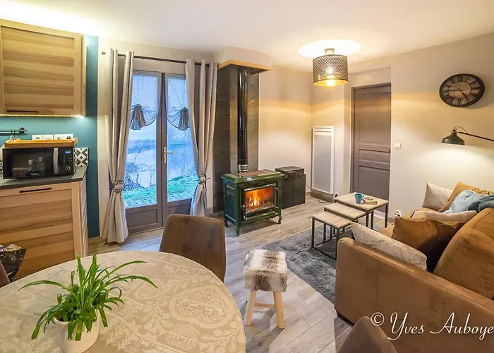 La Zaubette Au Bord De L'eau